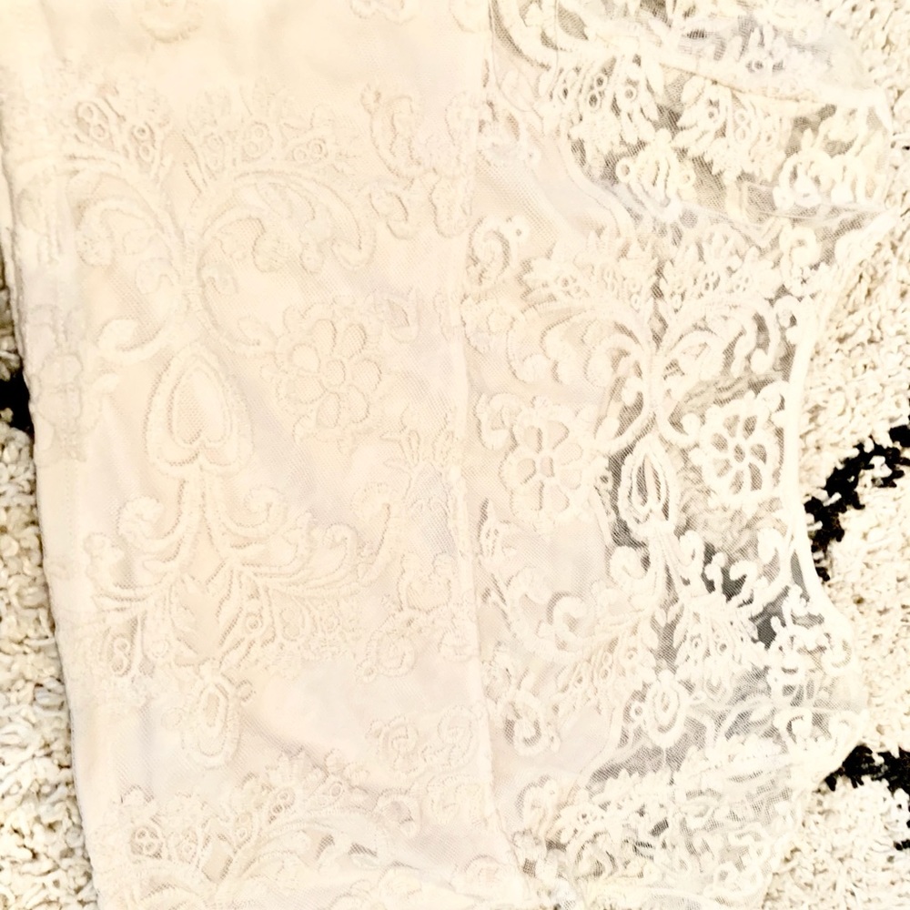 Lace cream crop top
